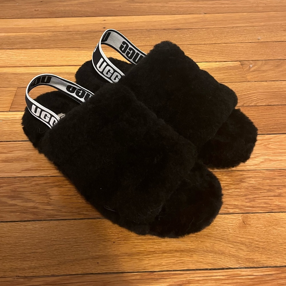 Ugg slippers in a size 7